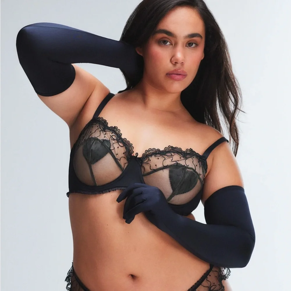 Savage X Fenty Black Caviar LOVELINE SATIN OPERA GLOVES (XS-XL)